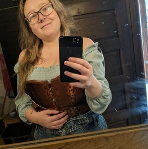Meet your Posher, Laury